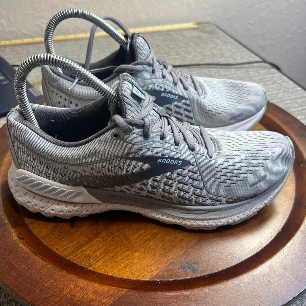 Brooks Adrenaline GTS 21 Running Shoes Womens Grey Athletic Sneakers Size 9.5